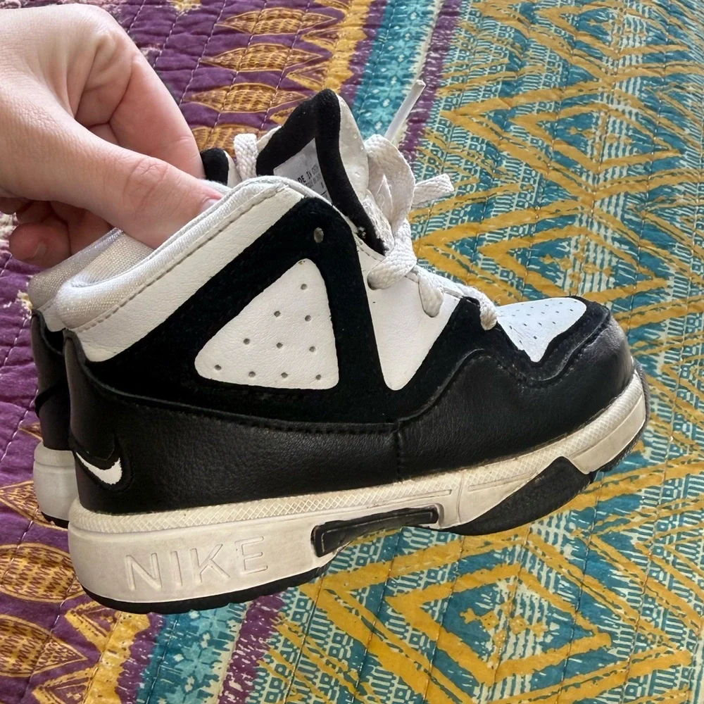 Vintage Y2K Black and White Nike Kids High Top Sneakers Size 7C Toddler